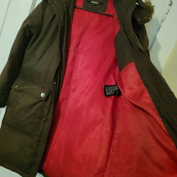 Like new DKNY puffer coat with removable hood - Picture 3 of 9